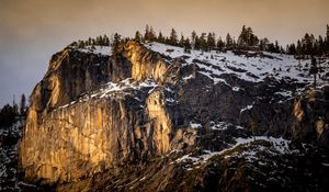 Превью обои гора, утес, скала, деревья, снег