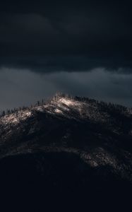 Превью обои гора, вершина, деревья, мрак, темный
