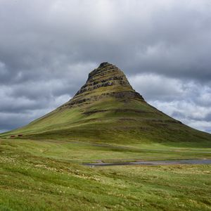 Превью обои гора, вершина, холм, пейзаж, природа, исландия