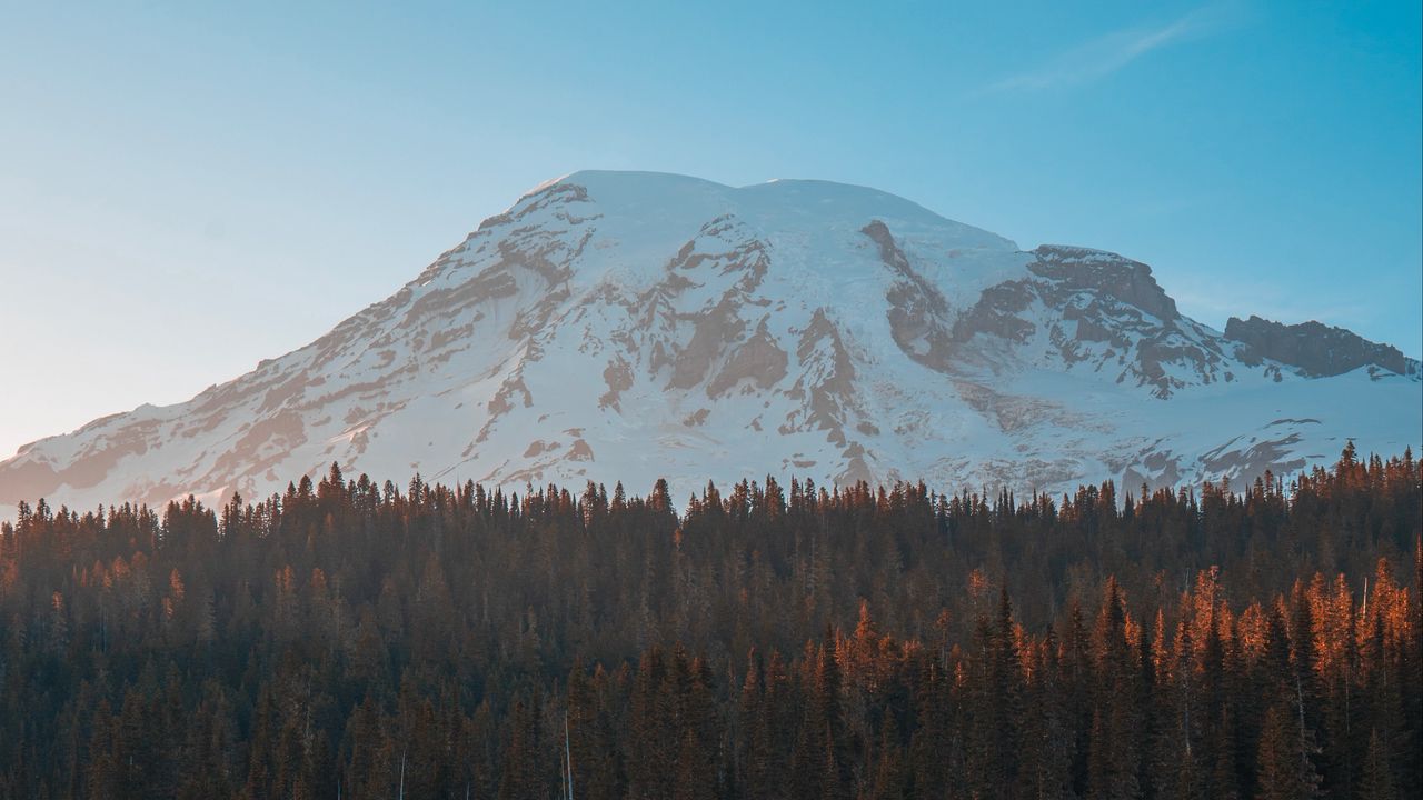 Обои гора, вершина, лес, озеро, лед