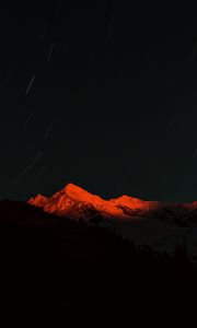 Превью обои гора, вершина, ночь, звезды, темный, длинная выдержка