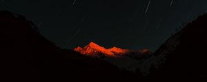 Превью обои гора, вершина, ночь, звезды, темный, длинная выдержка