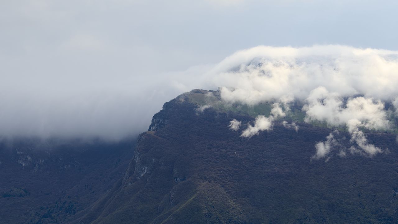 Обои гора, вершина, облака, рельеф, природа