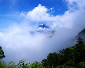 Превью обои гора, вершина, облака, высота, пейзаж