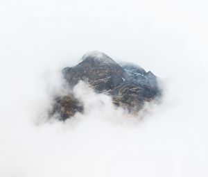 Превью обои гора, вершина, облака, туман, высота