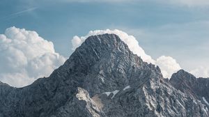Превью обои гора, вершина, облака, серый