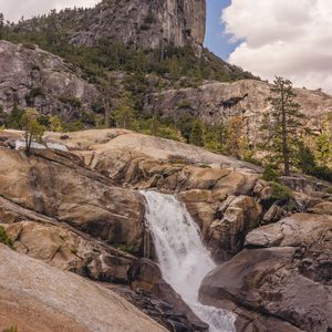 Превью обои гора, вершина, ручей, пейзаж