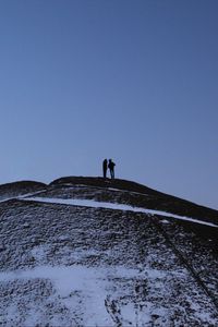 Превью обои гора, вершина, силуэты, пара, темный