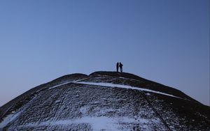 Превью обои гора, вершина, силуэты, пара, темный