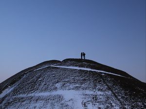 Превью обои гора, вершина, силуэты, пара, темный