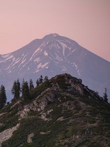 Превью обои гора, вершина, скала, деревья, облака