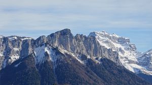 Превью обои гора, вершина, склон, снег, лес, пейзаж