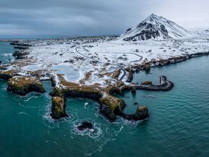 Превью обои гора, вершина, снег, остров, море, природа