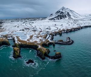 Превью обои гора, вершина, снег, остров, море, природа