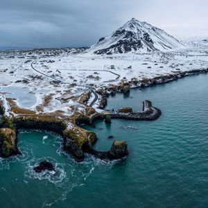 Превью обои гора, вершина, снег, остров, море, природа