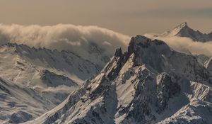 Превью обои гора, вершина, снег, заснеженный, сумерки, франция