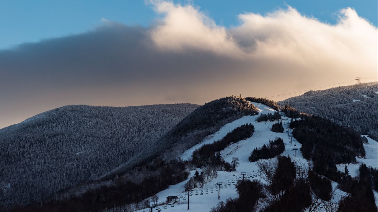 Обои гора, вершина, снег, небо, облака