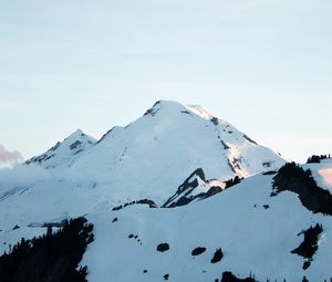 Превью обои гора, вершина, снег, заснеженный, пейзаж