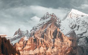 Превью обои гора, вершина, снег, деревья, природа