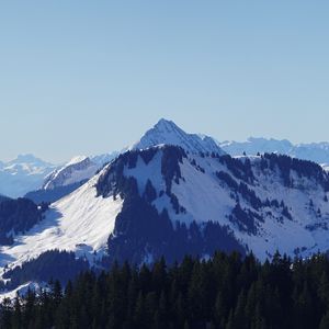 Превью обои гора, вершина, снег, деревья, зима, пейзаж