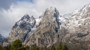 Превью обои гора, вершина, снег, склон, деревья, пейзаж