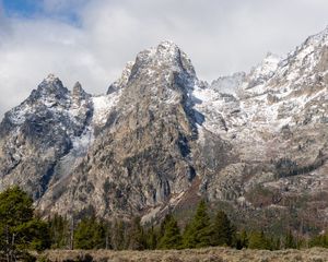 Превью обои гора, вершина, снег, склон, деревья, пейзаж