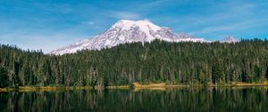 Превью обои гора, вершина, снег, деревья, озеро, пейзаж