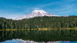 Превью обои гора, вершина, снег, деревья, озеро, пейзаж