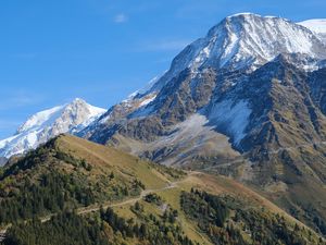 Превью обои гора, вершина, снег, склон, пейзаж, вид