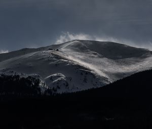 Превью обои гора, вершина, снег, облака, темный