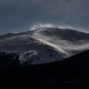 Превью обои гора, вершина, снег, облака, темный