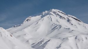 Превью обои гора, вершина, заснеженный, склон, белый, вулканический