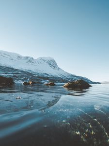Превью обои гора, вода, камни, крупным планом, размытость