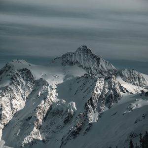 Превью обои гора, заснеженный, снег, зима, вершина, небо