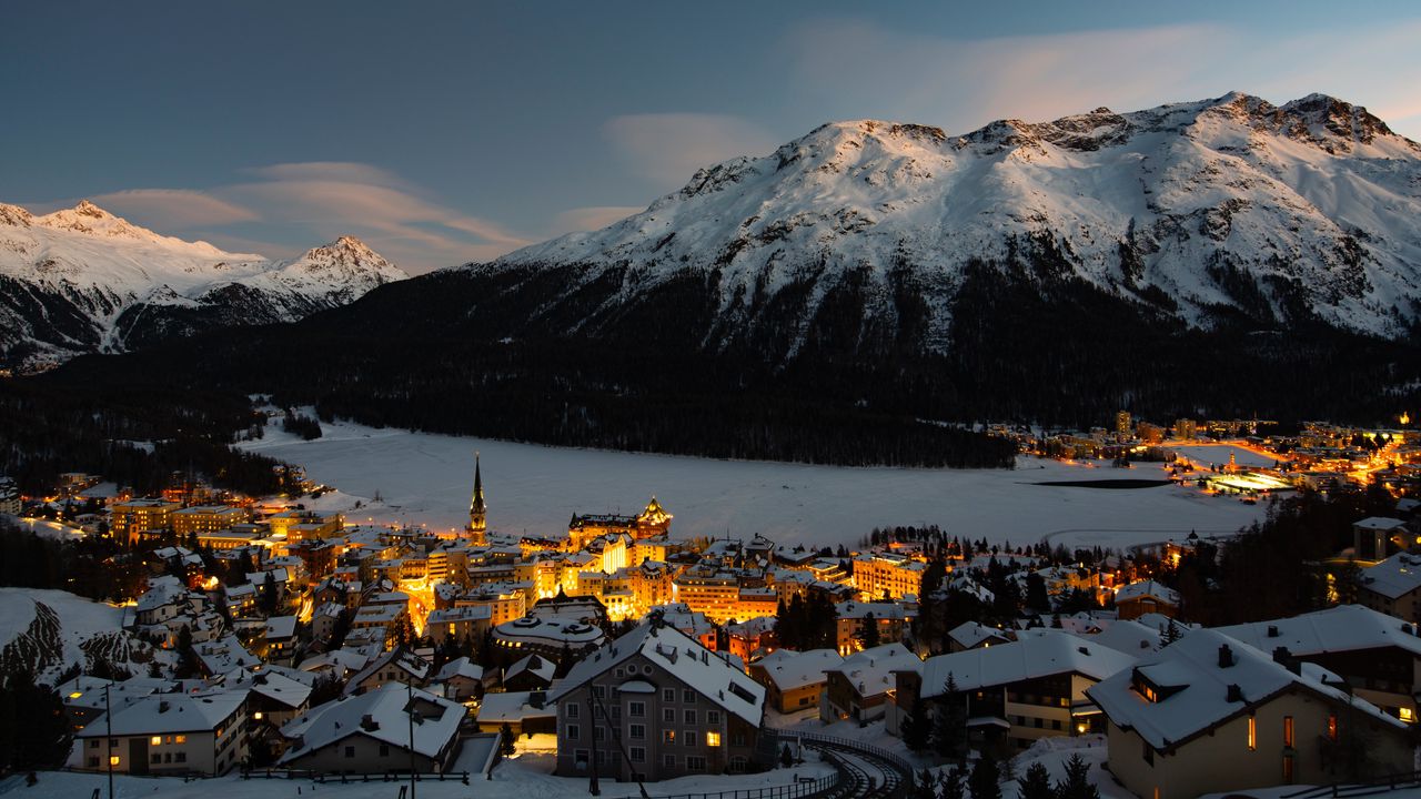 Обои гора, зима, деревня, снег, свет, швейцария