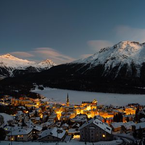 Превью обои гора, зима, деревня, снег, свет, швейцария