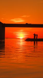 Превью обои горизонт, закат, мост, отражение, оранжевый