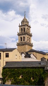 Превью обои город, архитектура, облака, окна