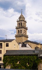 Превью обои город, архитектура, облака, окна