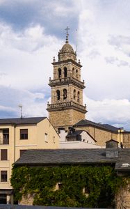 Превью обои город, архитектура, облака, окна