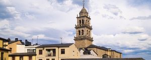 Превью обои город, архитектура, облака, окна