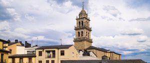Превью обои город, архитектура, облака, окна