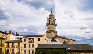 Превью обои город, архитектура, облака, окна