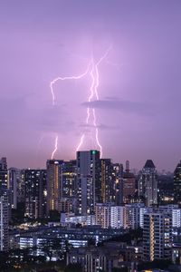 Превью обои город, архитектура, здания, молния, вечер