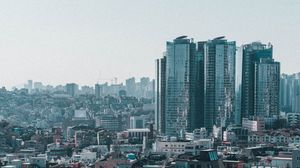 Превью обои город, башня, здание, небоскреб, крыши