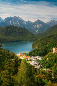 Превью обои город, деревья, лес, озеро, горы, облака, небо, пейзаж