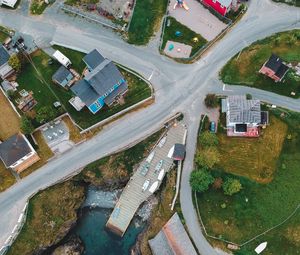 Превью обои город, дорога, вид сверху, скалы, море