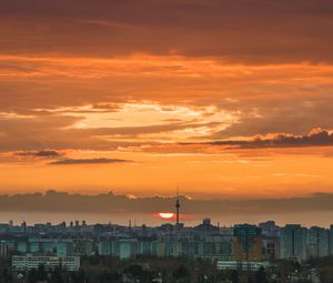 Превью обои город, городской пейзаж, здания, солнце, закат