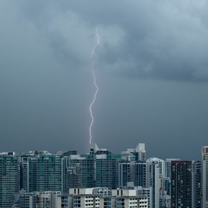 Превью обои город, молния, здания, небо