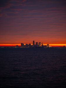 Превью обои город, море, рассвет, темный